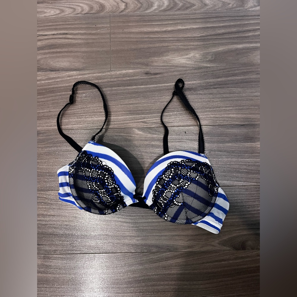 Women’s 34 B bra from La senza